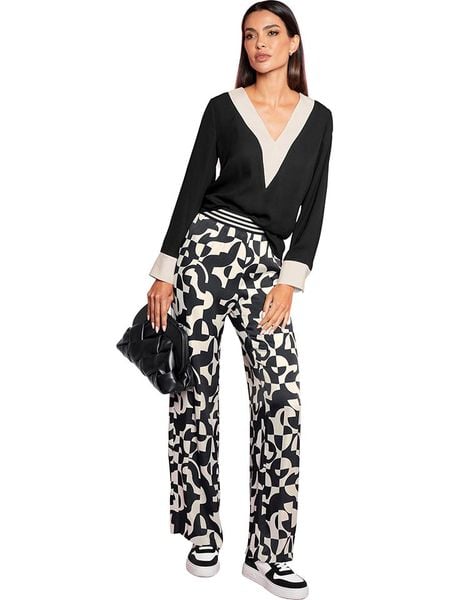 Heine Bluzka w kolorze czarnym rozmiar: 38. Czarne bluzki Heine, bez wzorów, bez kołnierzyka, bez ramiączek. Za 43.99 zł.