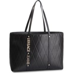 Torebka VERSACE JEANS - E1HTBBL5 71125 899. Czarne shopper Versace Jeans, bez wzorów, z jeansu, klasyczne, na ramię, duże, bez dodatków. W wyprzedaży za 379.00 zł.