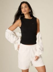 4F Top slim z prążkowanej dzianiny damski - czarny M. Czarne topy 4f, m, bez wzorów, z bawełny, bez kołnierzyka, bez ramiączek. Za 59.99 zł.