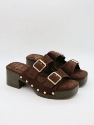 Bellucci Klapki w kolorze brązowym rozmiar: 41. Brązowe klapki Bellucci, bez wzorów, z otwartym noskiem, bez obcasa. Za 121.99 zł.