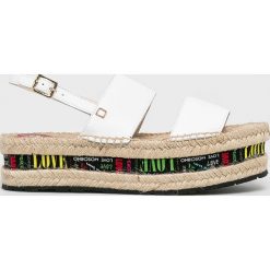 Love Moschino - Sandały. Białe sandały Love Moschino, bez wzorów, z materiału, bez obcasa, na platformie, bez zapięcia. W wyprzedaży za 549.90 zł.