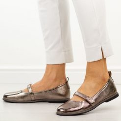 Skórzane gun baleriny damskie Filippo Dp7742/26. Szare baleriny Filippo, bez wzorów, z jeansu, z okrągłym noskiem, bez obcasa, na płaskiej podeszwie. Za 219.00 zł.