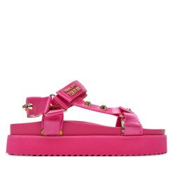 Sandały Versace Jeans Couture. Czerwone sandały Versace Jeans Couture, bez wzorów, z jeansu, bez obcasa, na płaskiej podeszwie, bez zapięcia. Za 749.99 zł.