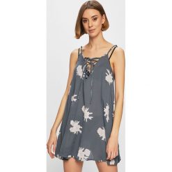 Roxy - Sukienka. Szare sukienki Roxy, na co dzień, m, bez wzorów, z materiału, casualowe, bez kołnierzyka, bez ramiączek, mini, proste. W wyprzedaży za 169.90 zł.