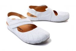 DR. BRINKMANN 710558-3 weiss, sandały profilaktyczne damskie. Białe sandały Dr. Brinkmann, bez wzorów, ze skóry, bez obcasa, bez zapięcia. Za 297.42 zł.