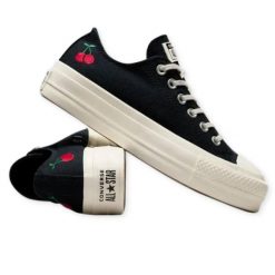Buty do chodzenia damskie Converse Chuck Taylor All Star. Czarne trampki Converse, bez wzorów, bez zapięcia. Za 251.99 zł.