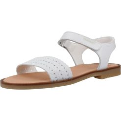 Sandały PABLOSKY 451600P Biały. Białe sandały PABLOSKY, bez wzorów, ze skóry, sportowe, bez obcasa, bez zapięcia. Za 241.99 zł.