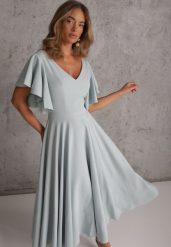 Niebieska Elegancka Sukienka Rozkloszowana Zdobiona Falbanami na Ramionach Nessaza. Niebieskie sukienki Renee, na imprezę, l, z aplikacjami, eleganckie, bez kołnierzyka, bez ramiączek, maxi, kopertowe. Za 299.99 zł.