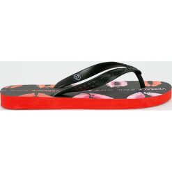 Versace Jeans - Japonki. Czarne klapki Versace Jeans, bez wzorów, z jeansu, bez obcasa, na obcasie. W wyprzedaży za 99.90 zł.