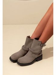 C'M Botki w kolorze beżowym rozmiar: 39. Brązowe botki C'M, bez wzorów, bez obcasa, bez zapięcia. Za 152.99 zł.