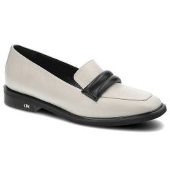 Półbuty damskie Chebello, gładka cholewka z kontrastowym paskiem na podbiciu wsuwany fason bez sznurowania, beżowe, 2899. Brązowe sukienki CheBello, na co dzień, s, bez wzorów, ze skóry, eleganckie, bez kołnierzyka, bez ramiączek. Za 305.99 zł.