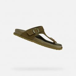 Sandały GEOX D SANDYBETT Zielony. Zielone sandały Geox, bez wzorów, ze skóry, bez obcasa, bez zapięcia. Za 296.99 zł.