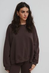 Bluza damska o kroju regular fit w kolorze CHOCOLATE - PHENIX-UNI. Czarne bluzy Marsala, uniwersalny, bez wzorów, z bawełny, bez kaptura. Za 259.90 zł.