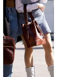 Maison héritage PARIS Skórzana torebka "Berthe" w kolorze brązowym - 26 x 29 x 13 cm rozmiar: onesize. Brązowe torby na ramię Maison héritage PARIS, bez wzorów, z materiału, na ramię, bez dodatków. Za 434.99 zł.