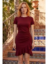 SOULSHAE Sukienka w kolorze czerwonym rozmiar: XXL/3XL. Czerwone sukienki SOULSHAE, xl, bez wzorów, bez kołnierzyka, bez ramiączek, mini. Za 124.95 zł.