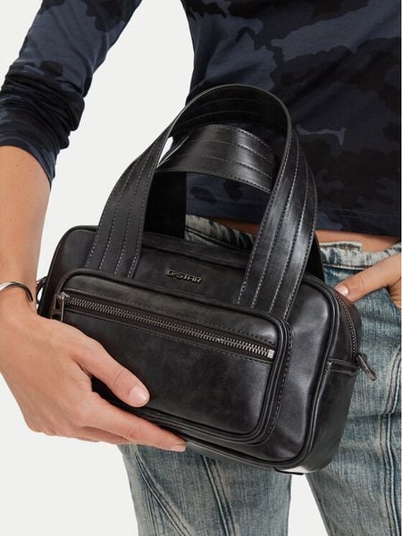 G-Star Raw Torebka C-LDA8822 Czarny. Czarne torebki klasyczne G-Star, bez wzorów, ze skóry, bez dodatków. Za 229.99 zł.