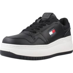 Kapcie TOMMY JEANS TJW RETRO BASKET FLATFOR Czarny. Czarne obuwie domowe TOMMY HILFIGER, bez wzorów, z jeansu, bez zapięcia. Za 484.16 zł.