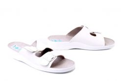 ADANEX 29468 FBK45YN biały, kapcie damskie. Białe obuwie domowe Adanex, bez wzorów, bez zapięcia. Za 91.72 zł.