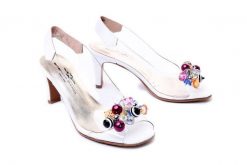 BRENDA ZARO T4027 white, sandały damskie. Białe sandały Brenda Zaro, bez wzorów, z gumy, bez obcasa, na obcasie, bez zapięcia. Za 469.90 zł.