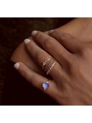 Les Petites Précieuses Pozłacany pierścionek z cyrkoniami i kwarcem rozmiar: 58. Niebieskie pierścionki Les Petites Précieuses, z cyrkonią, pozłacane. Za 162.11 zł.