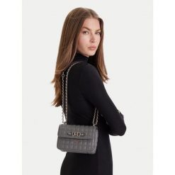 Torebka Guess. Szare torebki klasyczne Guess, z aplikacjami, bez dodatków. Za 399.99 zł.