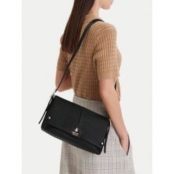 Torebka Beverly Hills Polo Club. Czarne listonoszki Beverly Hills Polo Club, bez wzorów, bez dodatków. Za 219.99 zł.