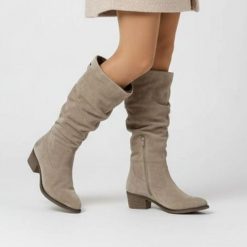 Kozaki damskie Rieker, z marszczoną cholewką skórzaną na klocku, beżowe, 73159-60. Brązowe kozaki Rieker, na zimę, bez obcasa, na obcasie, bez zapięcia. Za 479.00 zł.