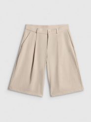 4F Spodenki casual damskie - kremowe M. Białe szorty 4f, bez wzorów, z tkaniny, casualowe, z podwyższonym stanem. Za 169.99 zł.