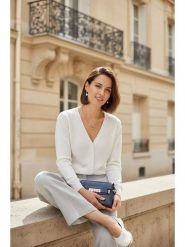 ASSUILI Kardigan w kolorze białym rozmiar: 34. Białe kardigany Assuili, bez wzorów. Za 100.99 zł.