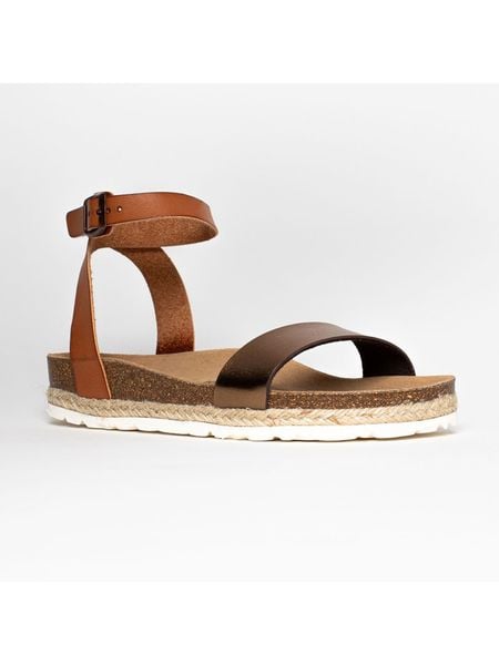 Blue Bay Sandały "Wellington" w kolorze jasnobrązowym rozmiar: 36. Brązowe sandały Blue Bay, bez wzorów, klasyczne, z otwartym noskiem, bez obcasa, bez zapięcia. Za 126.75 zł.