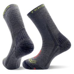 Skarpety sportowe z wełną merino Teko ecoHIKE Discovery Light Half Cushion 2.0. Niebieskie skarpety TEKO, bez wzorów, z materiału. Za 62.99 zł.