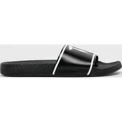 Trussardi Jeans - Klapki. Białe klapki Trussardi Jeans, bez wzorów, z jeansu, bez obcasa. W wyprzedaży za 119.90 zł.