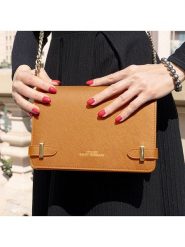 ATELIERS SAINT GERMAIN Skórzana torebka w kolorze karmelowym - 23 x 17 x 7 cm rozmiar: onesize. Brązowe torby na ramię ATELIERS SAINT GERMAIN, bez wzorów, z materiału, na ramię, bez dodatków. Za 521.99 zł.