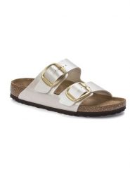 Birkenstock Klapki "Arizona Big Buckle" w kolorze białym rozmiar: 38. Białe klapki Birkenstock, bez wzorów, z otwartym noskiem, bez obcasa. Za 409.95 zł.