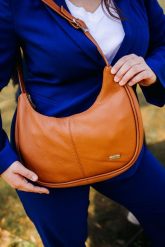 Shopperka skórzana SHE 711s camelowa. Brązowe shopper SHE, bez wzorów, ze skóry, biznesowe, bez dodatków. Za 220.99 zł.