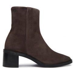 Botki Calvin Klein. Czarne botki Calvin Klein, bez wzorów, bez obcasa, na słupku, bez zapięcia. Za 679.99 zł.