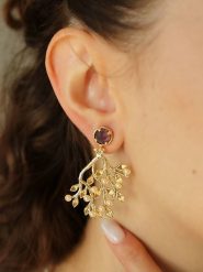 L'Atelier de Gaia Pozłacane kolczyki-wkrętki z ametystami rozmiar: onesize. Różowe kolczyki L'Atelier de Gaia, z ametystem, pozłacane. Za 74.63 zł.