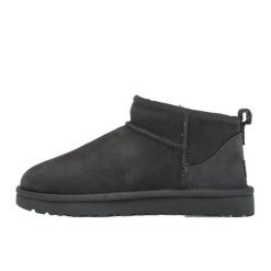 Buty do chodzenia dla dorosłych UGG Classic Ultra Mini Boot Grey. Szare obuwie sportowe UGG, bez zapięcia, trekkingowe. Za 769.00 zł.