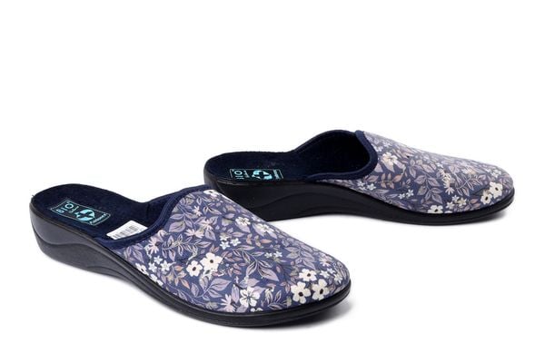 ADANEX 29158 SIL1VV granatowy, kapcie damskie. Niebieskie obuwie domowe Adanex, bez wzorów, bez zapięcia. Za 61.19 zł.