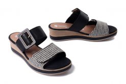 RIEKER REMONTE D6463-03 black combiantion, klapki damskie. Czarne klapki Rieker Remonte, bez wzorów, bez obcasa, na koturnie. Za 244.93 zł.