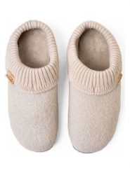 Living Kitzbühel Kapcie "Horn" w kolorze beżowym rozmiar: 37. Brązowe obuwie domowe Living Kitzbühel, bez wzorów, z materiału, bez zapięcia. Za 259.95 zł.