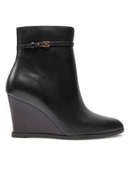 Tory Burch Botki Double T Buckle 158092-006 Czarny. Czarne botki Tory Burch, bez wzorów, ze skóry, bez obcasa, na koturnie, bez zapięcia. Za 2,399.00 zł.