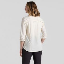 Koszula przeciw komarom damska Craghoppers NosiLife Adventure LS Shirt III. Białe koszule Craghoppers, bez wzorów, casualowe, bez kołnierzyka, bez ramiączek. Za 462.50 zł.