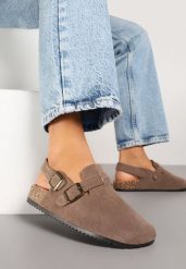 Ciemnobeżowe Sandały Chodaki z Ozdobną Klamerką i Paskiem Senelra. Brązowe sandały Renee, bez wzorów, eleganckie, bez obcasa, na obcasie, bez zapięcia. Za 69.99 zł.