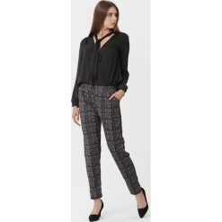 Czarno-Czerwone Spodnie Gaia. Czarne spodnie materiałowe Born2be, l, bez wzorów, z materiału. Za 59.99 zł.