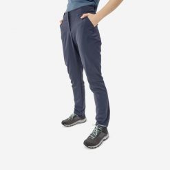 Spodnie turystyczne damskie Quechua MH100. Niebieskie spodnie sportowe QUECHUA, m, bez wzorów, z materiału, trekkingowe. Za 89.99 zł.
