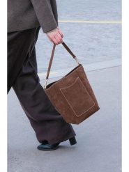 Maison héritage PARIS Skórzana torebka "Leyla" w kolorze brązowym - 28 x 26 x 14 cm rozmiar: onesize. Brązowe torby na ramię Maison héritage PARIS, bez wzorów, z materiału, przez ramię, bez dodatków. Za 324.26 zł.