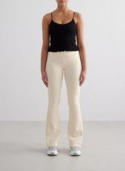 Damskie legginsy bezszwowe, wysoki stan, rozszerzane nogawki Tulip kremowe. Białe legginsy AIM'N, xs, bez wzorów, z dzianiny, z podwyższonym stanem, długie. Za 285.00 zł.