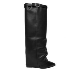 Kozaki Steve Madden. Czarne kozaki Steve Madden, bez obcasa, na koturnie, bez zapięcia. Za 1,099.00 zł.