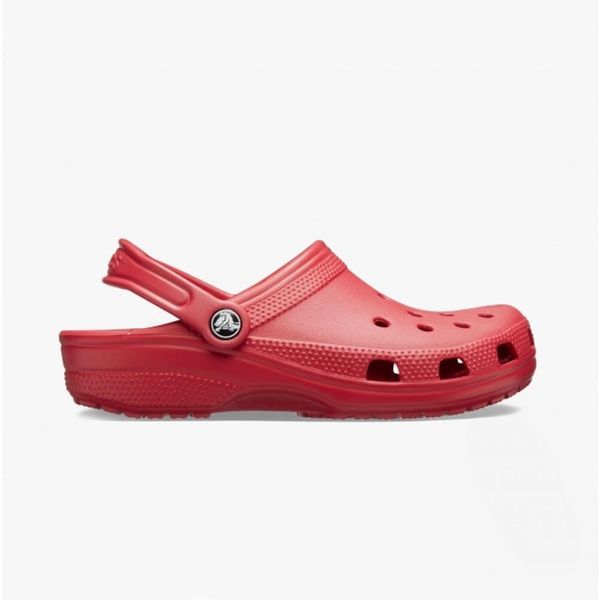 Klapki Crocs Classic. Czerwone klapki Crocs, bez wzorów, bez obcasa. Za 129.99 zł.
